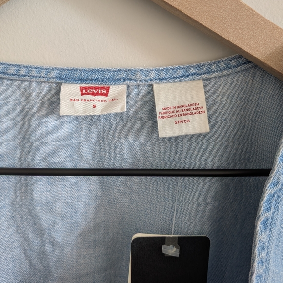 NWT Levi's Moxie Denim Blouse - Picture 2 of 5